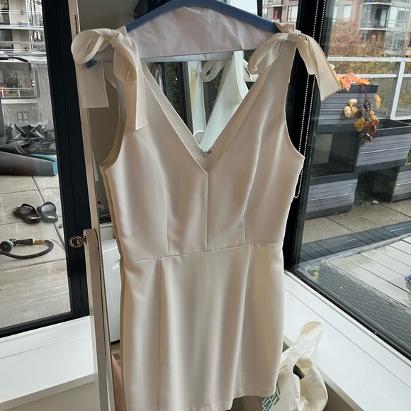 Allora dress in ivory by Amanda uprichard - Picture 3 of 5